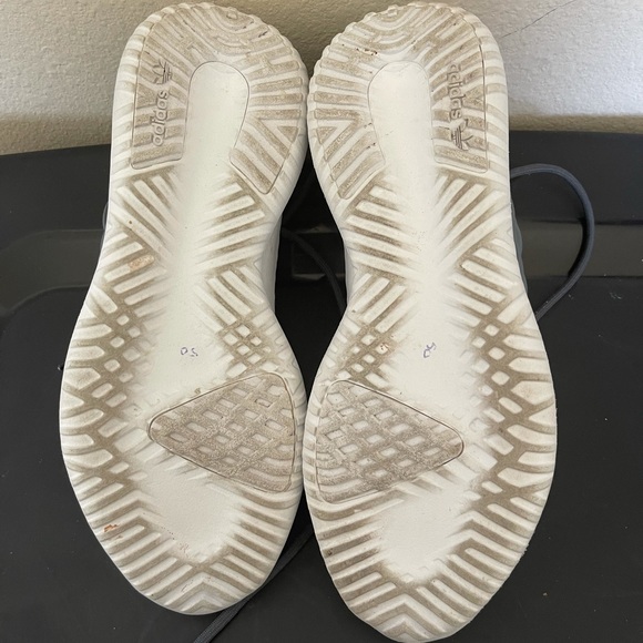 Adidas Tubular - Picture 3 of 5